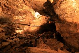 Jaskinia lawowa Cueva de Los Verdes.