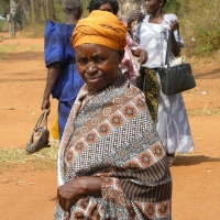 Przed kaplicą po niedzielnej mszy.