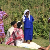 W oczekiwaniu na autobus.