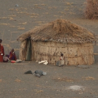 Masajska wioska z okolic góry Ol Doinyo Lengai.